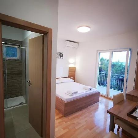 Apartament And Kod Mate