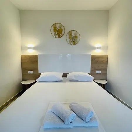 Apartament And Kod Mate *
